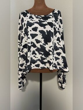 Altar’d State Cow Print Long Sleeve Cropped Women's Top - Black & White